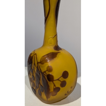 Vase soliflore jaune signé GALLÉ