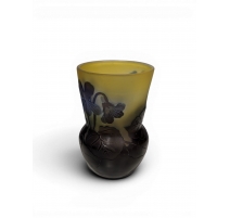 Petit vase évasé bleu et jaune signé GALLÉ