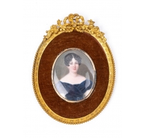 Miniature ovale "Portrait de dame élégante"