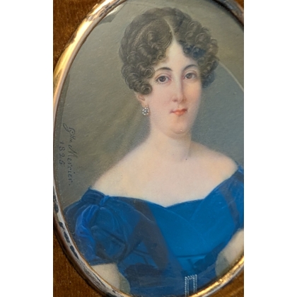 Miniature ovale "Portrait de dame élégante"