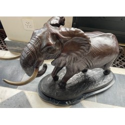 Bronze "Bull elephant" signé D. SCHAEFER