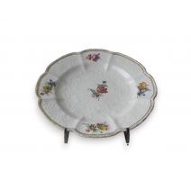 Assiette en porcelaine de Hochst, décor fleurs