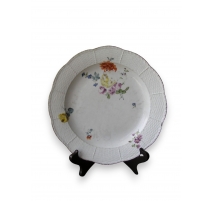 Plate in porcelain