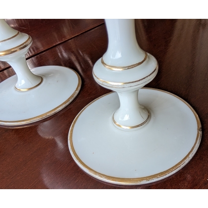 Paire de coupes en opaline décor doré