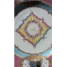 Assiette armoriée en porcelaine famille rose