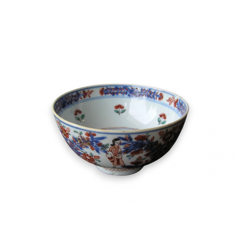 Porcelain bowl, 18th-century China, available from Moinat SA – Antiques and home décor