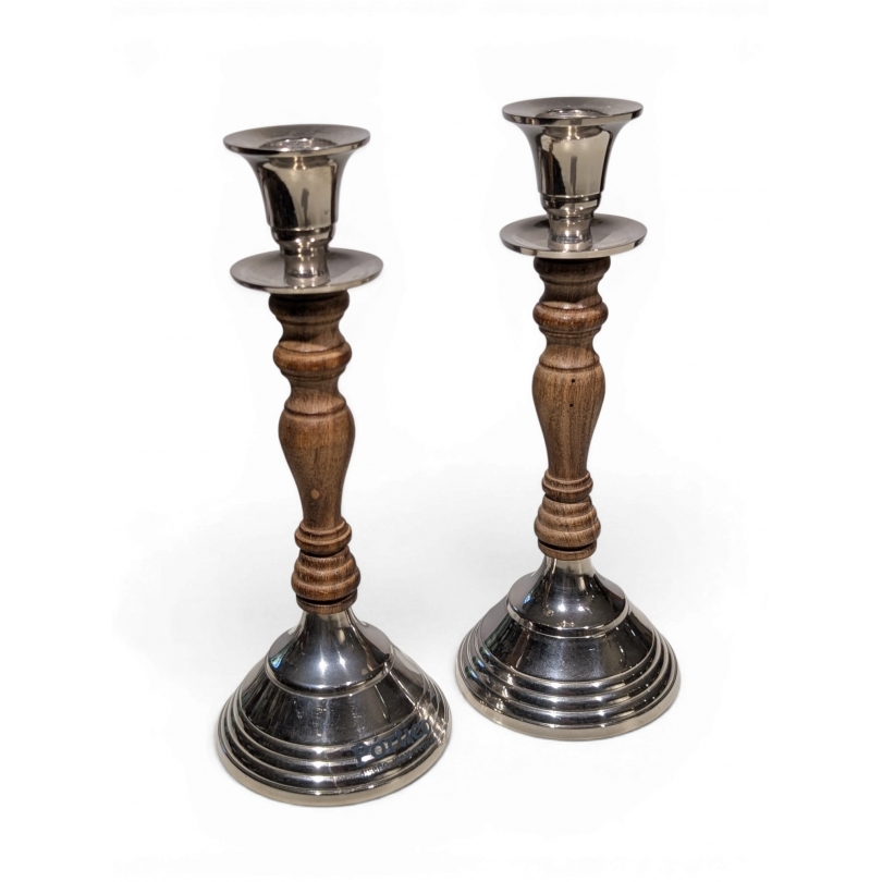 Paire de bougeoirs en bois et métal chromé