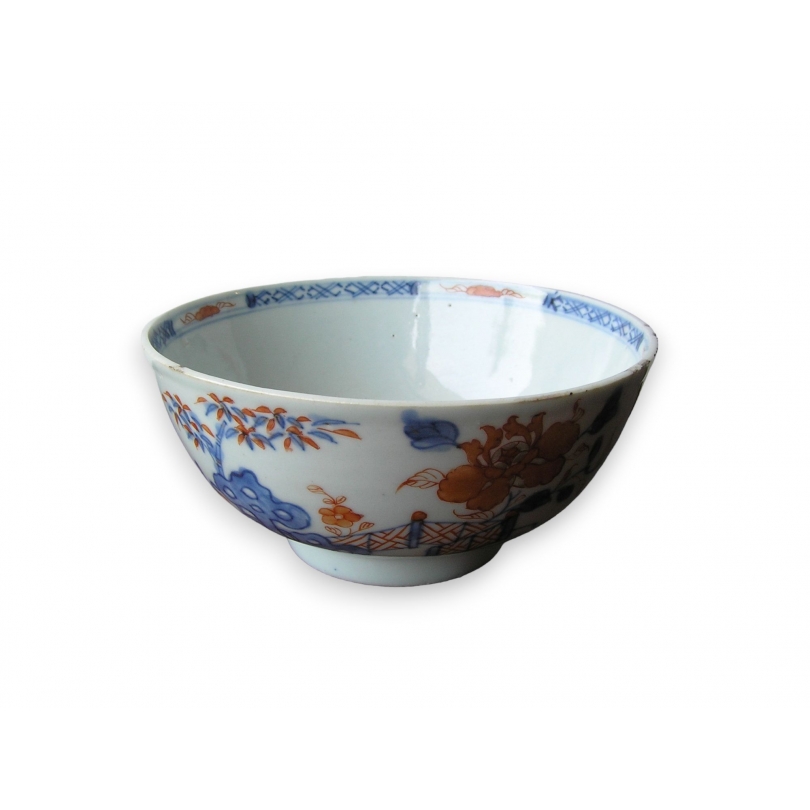 Porcelain bowl, 18th-century China, available at Moinat SA – Antiques and home décor