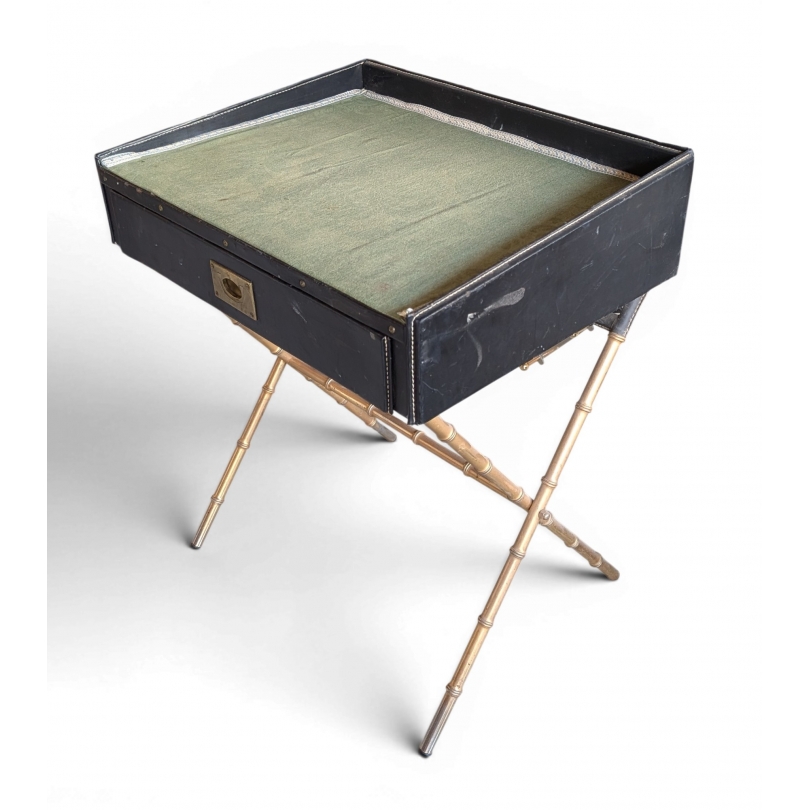 Petit bureau en cuir noir et métal doré par ADNET