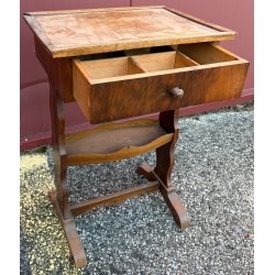 Workstation with two shelves and a drawer