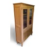 Vitrine style Directoire en merisier à 2 portes