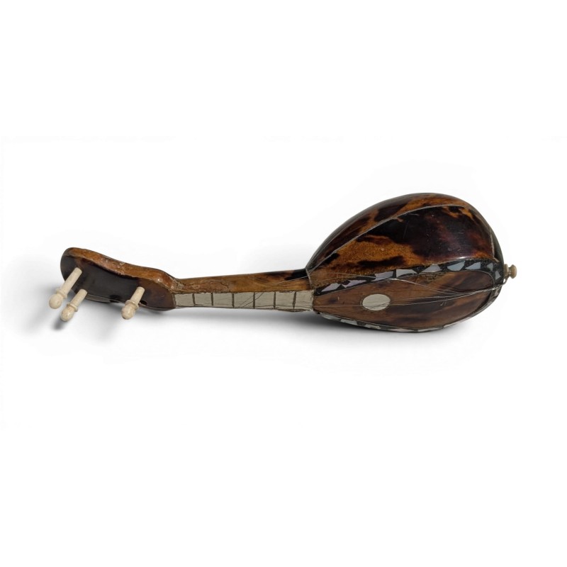 Mandoline miniature en écaille et nacre