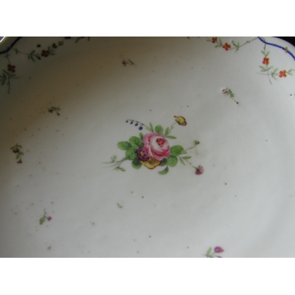 "Guirlande" porcelain plate by Moinat SA – Antiques and home décor