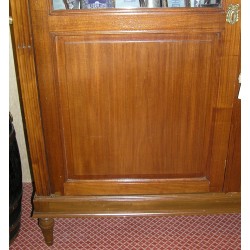 Vitrina Luis XVI con 2 puertas. En Moinat SA - Antigüedades y decoración