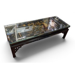Table basse chinoise en laque noire et dorée