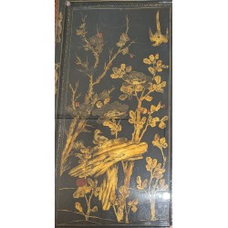 Table basse chinoise en laque noire et dorée