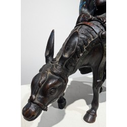 Toba sur sa mule en bronze cloisonné