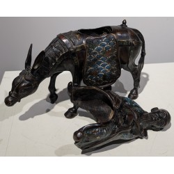Toba sur sa mule en bronze cloisonné