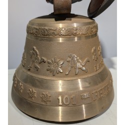 Cloche en bronze Lutte
