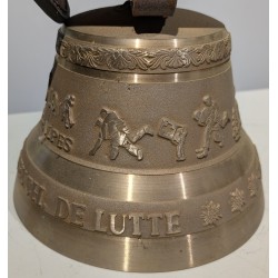 Cloche en bronze Lutte