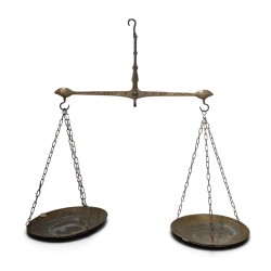 Balance à deux plateaux
