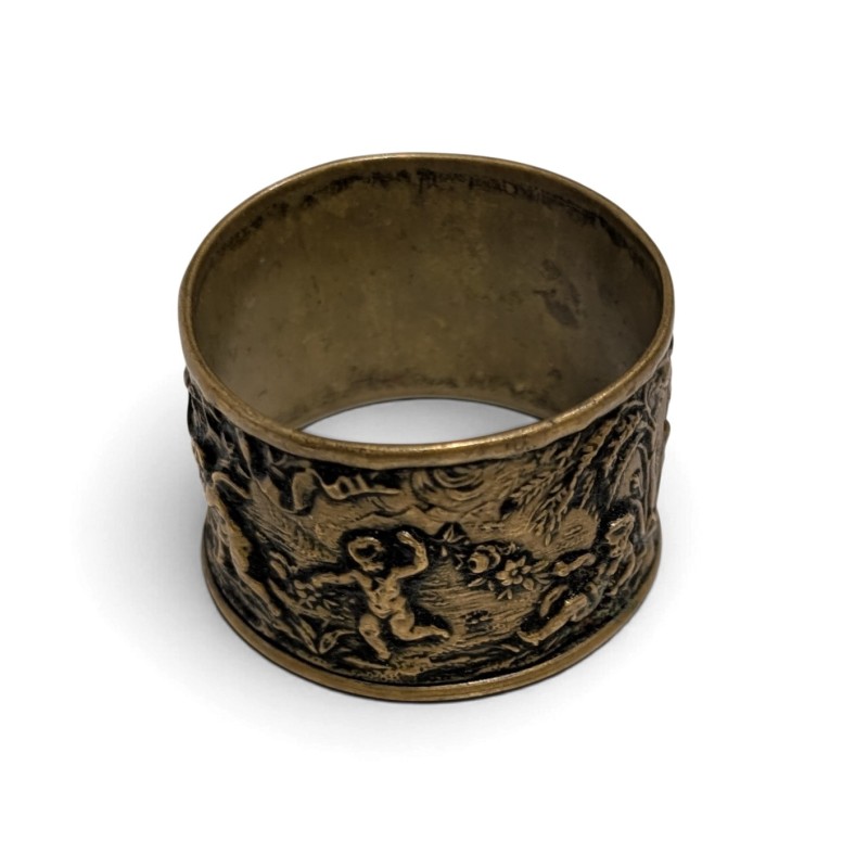 Lien de serviette en laiton repoussé