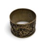 Lien de serviette en laiton repoussé