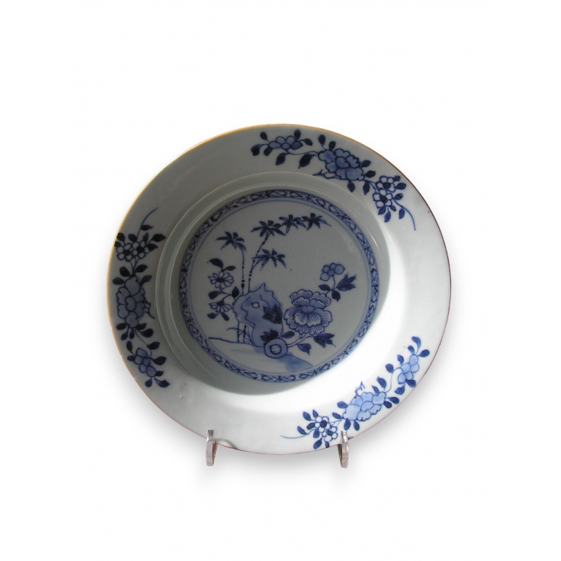  Assiette en porcelaine sur  Moinat SA  - Antiquités décoration