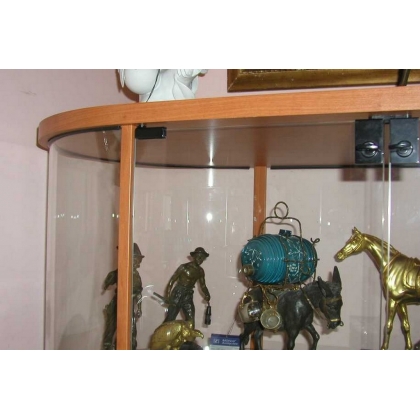  Vitrine ovale vitrée tout le tour sur  Moinat SA  - Antiquités décoration