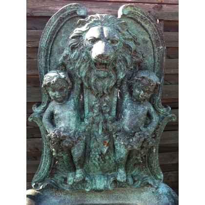 Wandbrunnen aus Bronze „Löwenkopf“ von Moinat SA – Antiquitäten und Dekoration
