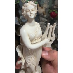 Statue en biscuit "Erato" marque MV