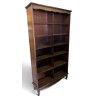Vitrine transformée en bibliothèque