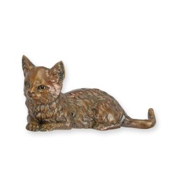 Chat allongé en bronze