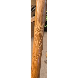 Canne monoxyle en bois courbé Megève