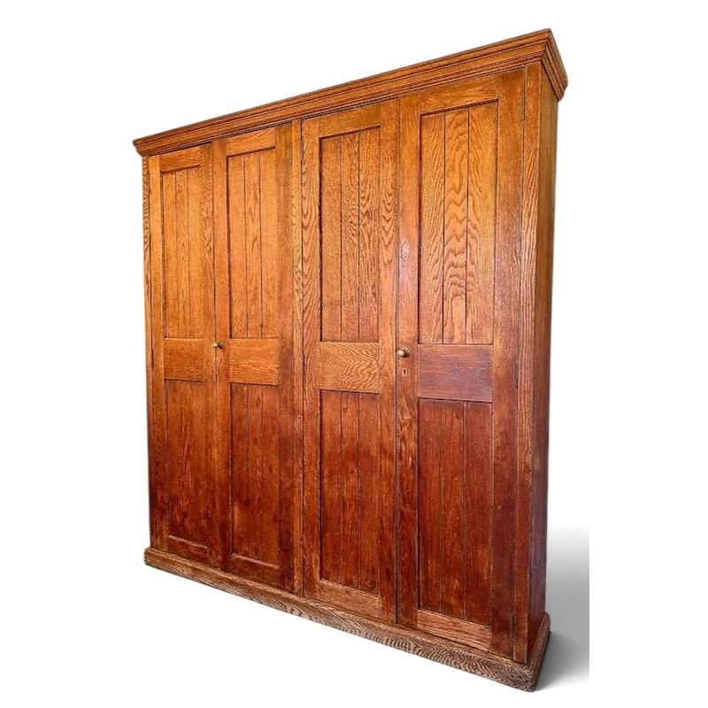 Armoire d'école anglaise en pitchpin