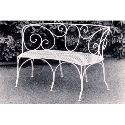 White MALMAISON curved wrought-iron sofa at Moinat SA – Antiques and home décor