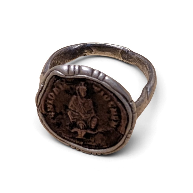 Bague en argent avec pièce de monnaie ancienne