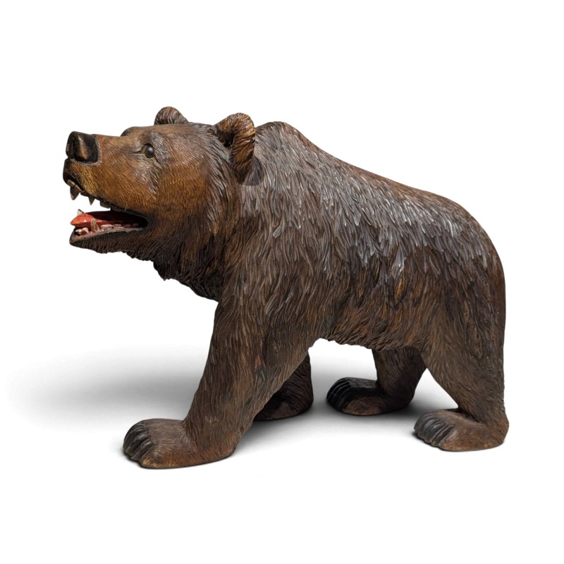 Ours marchant en bois sculpté de Brienz
