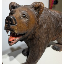 Ours marchant en bois sculpté de Brienz