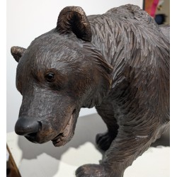 Ours marchant en bois sculpté de Brienz