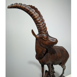 Bouquetin en bois sculpté de Brienz