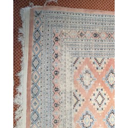 Tapis Bokhara fond rose