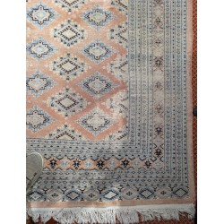 Tapis Bokhara fond rose
