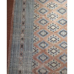 Tapis Bokhara fond rose