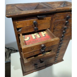 Layette à 28 tiroirs