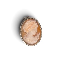 Camée "Portrait de femme", monture en argent 800