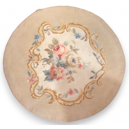  Tapisserie Aubusson ronde "fleurs" sur  Moinat SA  - Antiquités décoration
