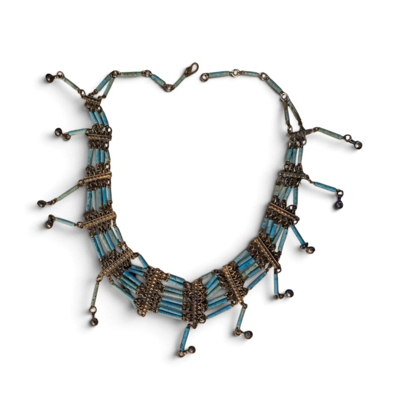 Collier en métal argenté et turquoise