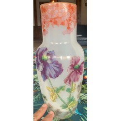Vase en opaline décor peint de fleurs