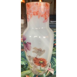 Vase en opaline décor peint de fleurs